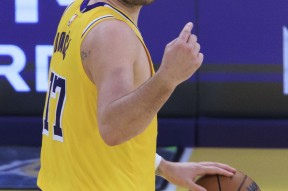 东契奇回归赛场，关键助攻首场状态亮眼，塞尔维亚队观众沸腾！的简单介绍九游在线玩游戏