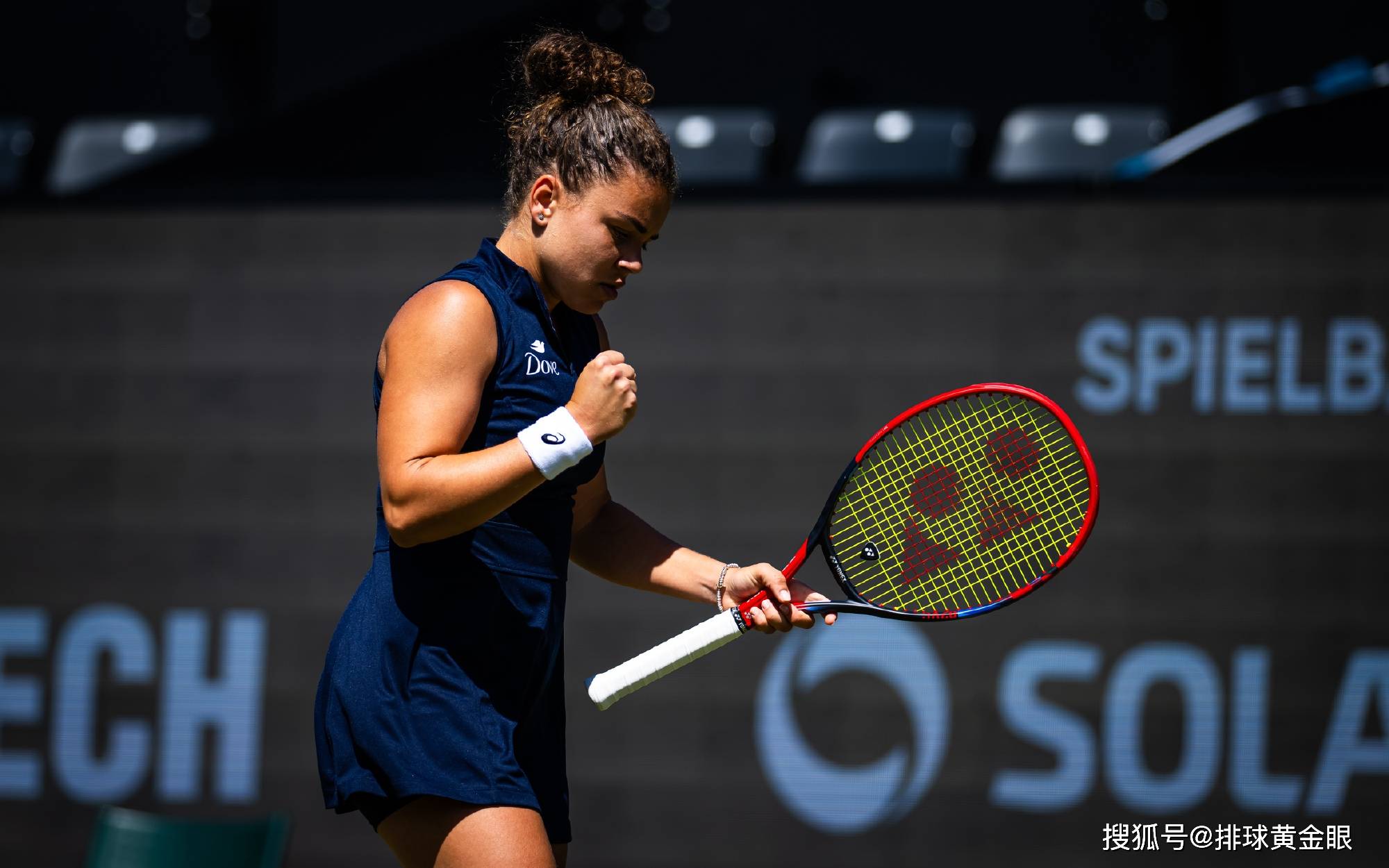  阿扎伦卡连续十二场比赛得分超过比赛规则变更，篮网不断突破！